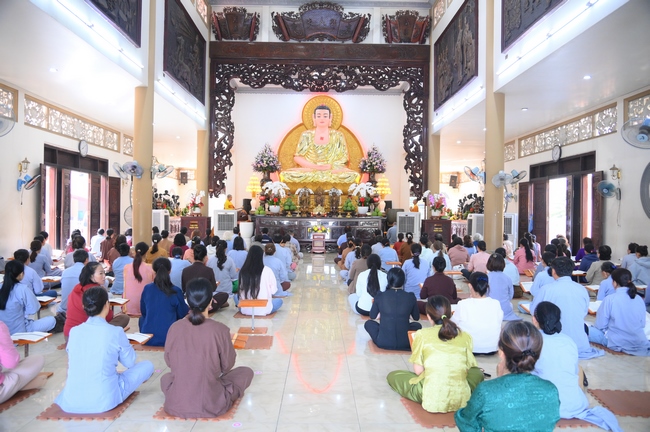 Phóng sinh tại bến phà Bình Mỹ.