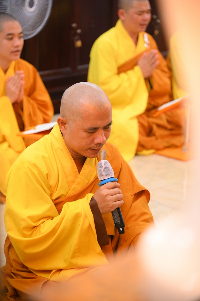 Phóng sinh tại bến phà Bình Mỹ.