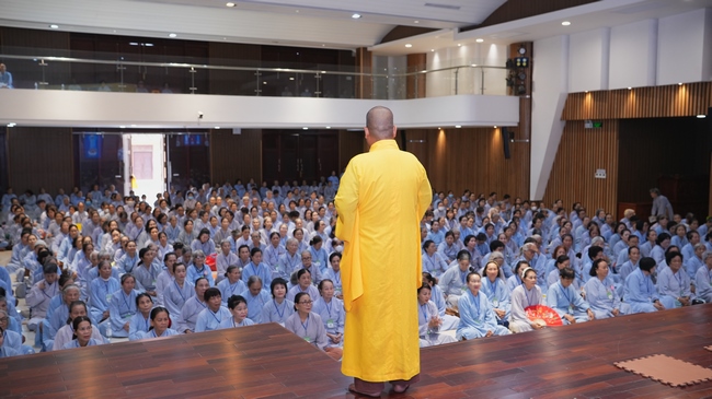 Nhập khóa Khóa tu Phật thất lần thứ 109.