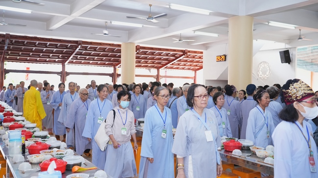 Nhập khóa Khóa tu Phật thất lần thứ 109.