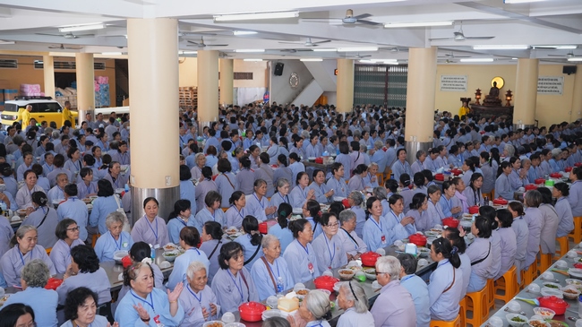 Nhập khóa Khóa tu Phật thất lần thứ 109.