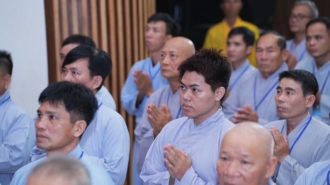 Nhập khóa Khóa tu Phật thất lần thứ 109.