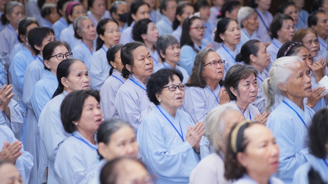 Nhập khóa Khóa tu Phật thất lần thứ 109.