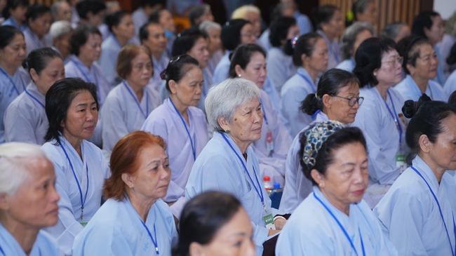 Nhập khóa Khóa tu Phật thất lần thứ 109.