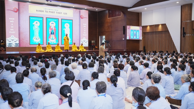 Nhập khóa Khóa tu Phật thất lần thứ 109.