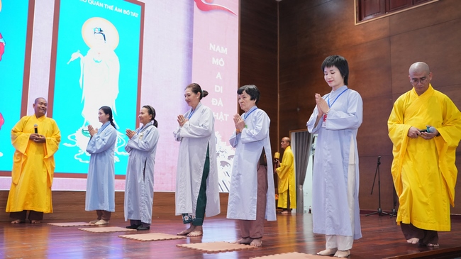 Nhập khóa Khóa tu Phật thất lần thứ 109.