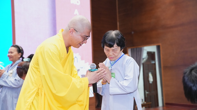 Nhập khóa Khóa tu Phật thất lần thứ 109.