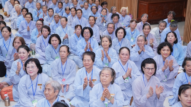 Nhập khóa Khóa tu Phật thất lần thứ 109.