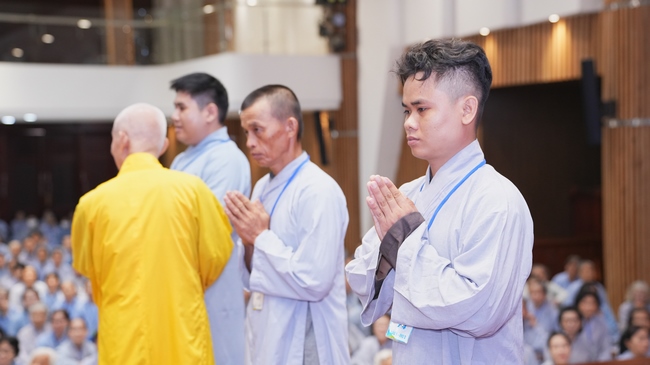 Nhập khóa Khóa tu Phật thất lần thứ 109.