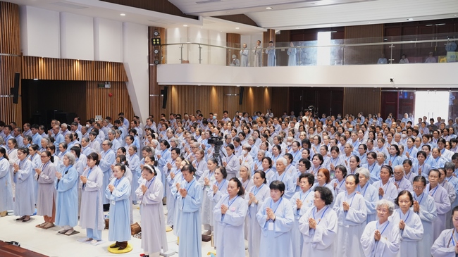 Nhập khóa Khóa tu Phật thất lần thứ 109.