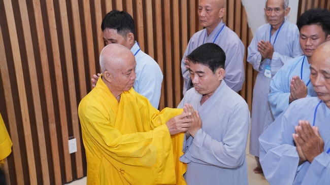 Nhập khóa Khóa tu Phật thất lần thứ 109.