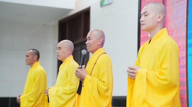 Nhập khóa Khóa tu Phật thất lần thứ 109.