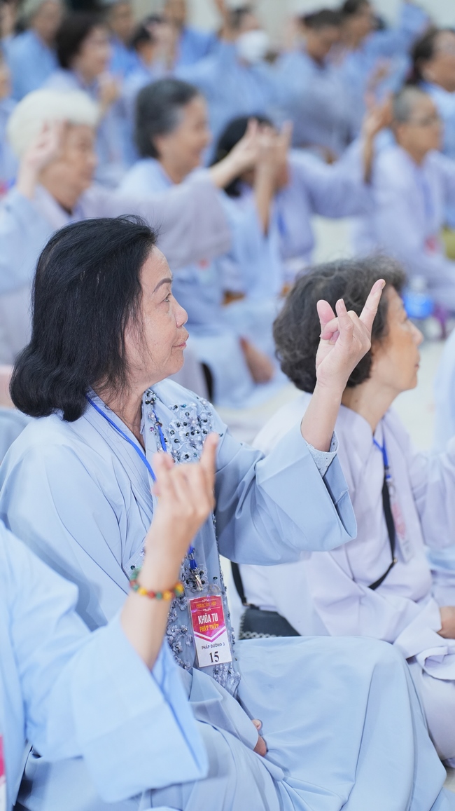 Nhập khóa Khóa tu Phật thất lần thứ 109.