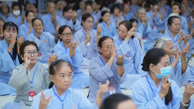 Nhập khóa Khóa tu Phật thất lần thứ 109.