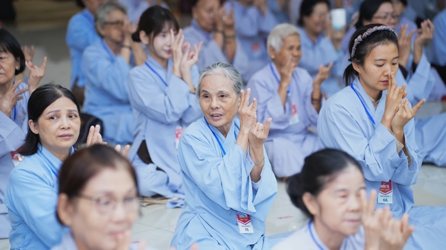 Nhập khóa Khóa tu Phật thất lần thứ 109.