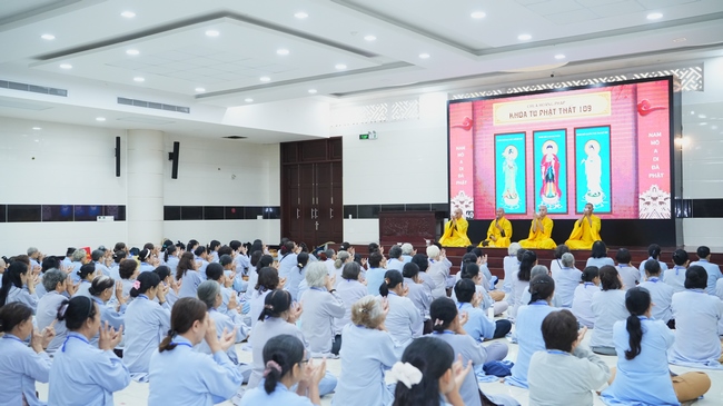 Nhập khóa Khóa tu Phật thất lần thứ 109.