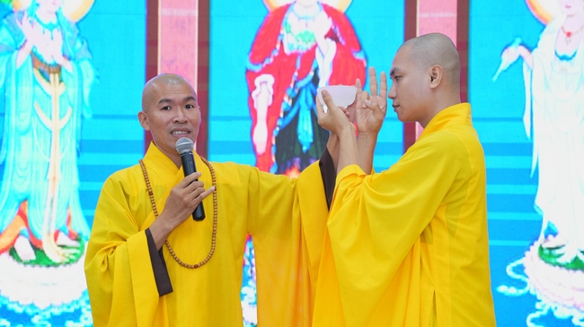 Nhập khóa Khóa tu Phật thất lần thứ 109.