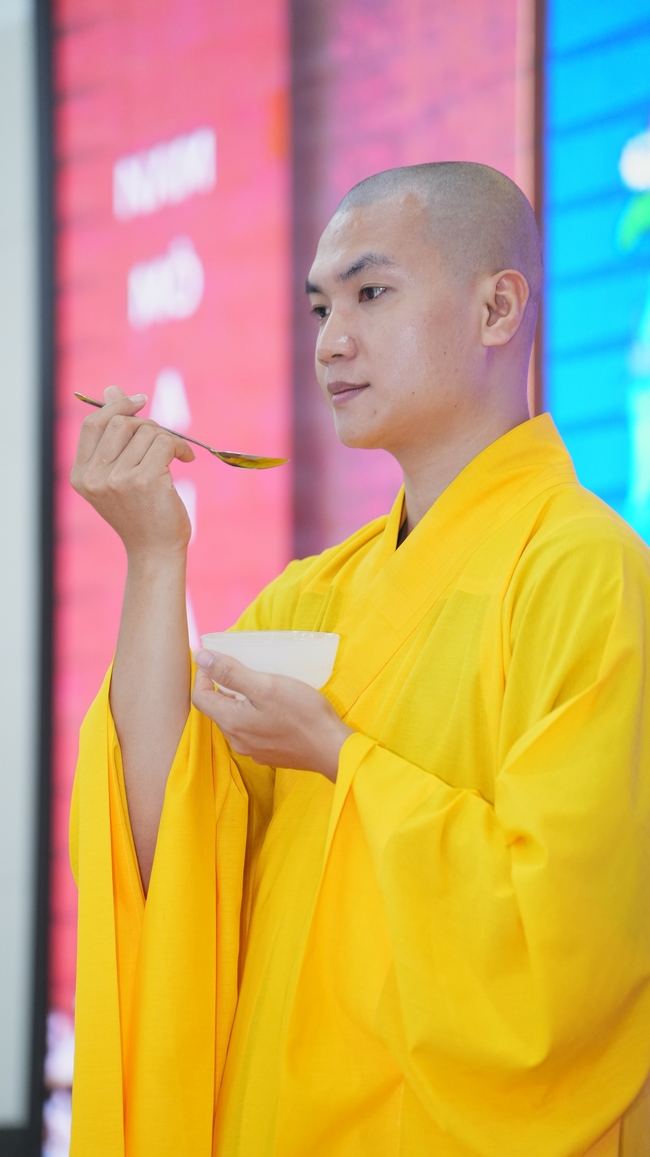 Nhập khóa Khóa tu Phật thất lần thứ 109.