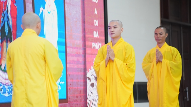 Nhập khóa Khóa tu Phật thất lần thứ 109.