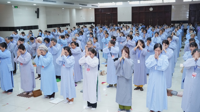 Nhập khóa Khóa tu Phật thất lần thứ 109.