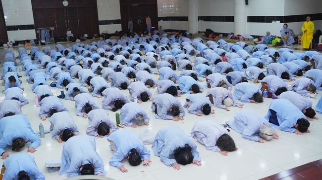 Nhập khóa Khóa tu Phật thất lần thứ 109.