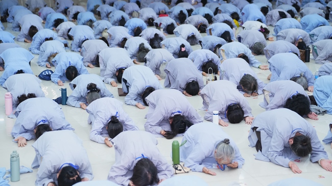 Nhập khóa Khóa tu Phật thất lần thứ 109.