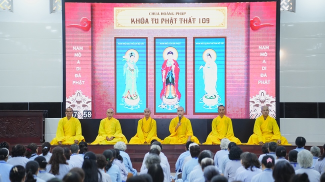 Nhập khóa Khóa tu Phật thất lần thứ 109.