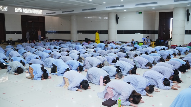 Nhập khóa Khóa tu Phật thất lần thứ 109.