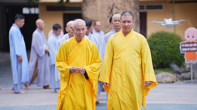 Nhập khóa Khóa tu Phật thất lần thứ 109.