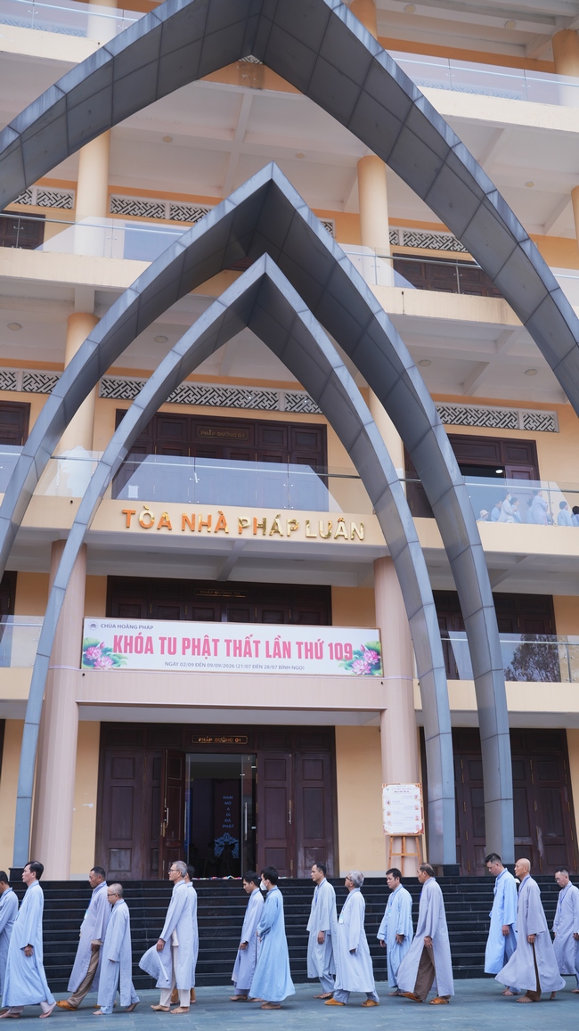 Nhập khóa Khóa tu Phật thất lần thứ 109.