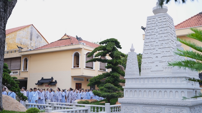 Nhập khóa Khóa tu Phật thất lần thứ 109.