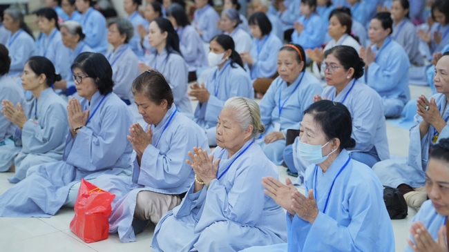 Nhập khóa Khóa tu Phật thất lần thứ 109.