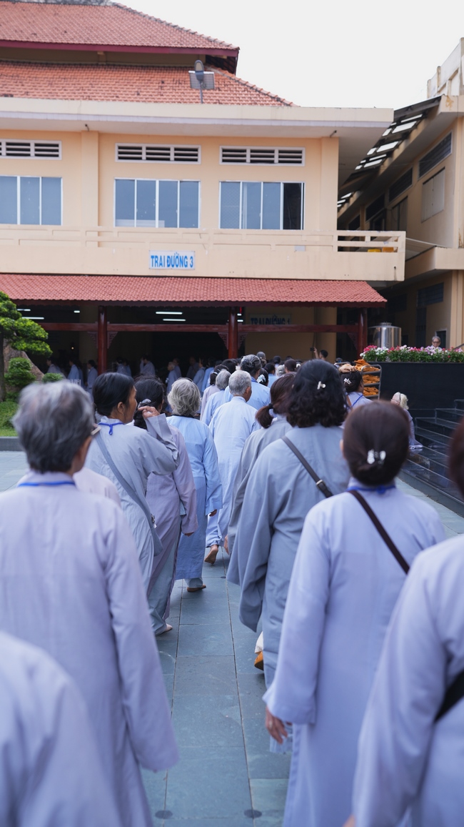 Nhập khóa Khóa tu Phật thất lần thứ 109.