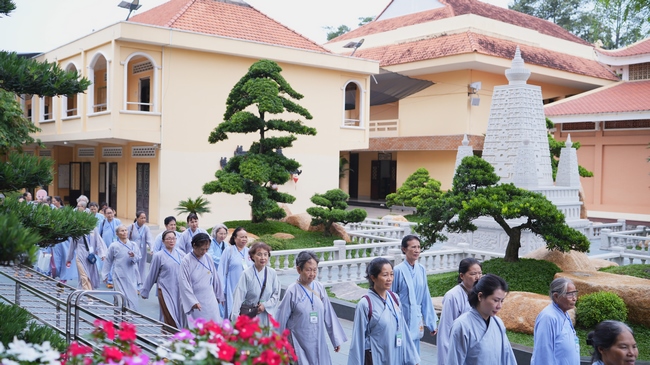 Nhập khóa Khóa tu Phật thất lần thứ 109.