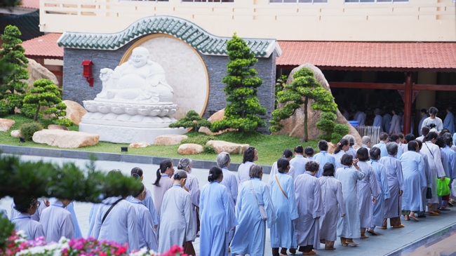 Nhập khóa Khóa tu Phật thất lần thứ 109.