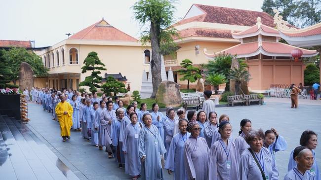 Nhập khóa Khóa tu Phật thất lần thứ 109.