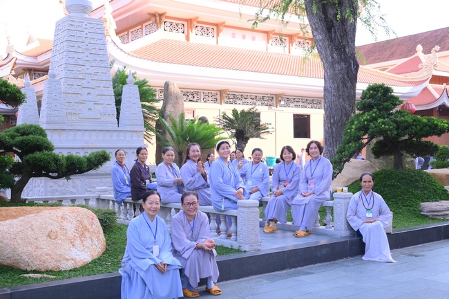 Pháp thoại Dạy Niệm Phật Trả Hiếu Cho Mẹ - HT. Thích Nhật Hỷ | Khoá tu Phật thất 109.