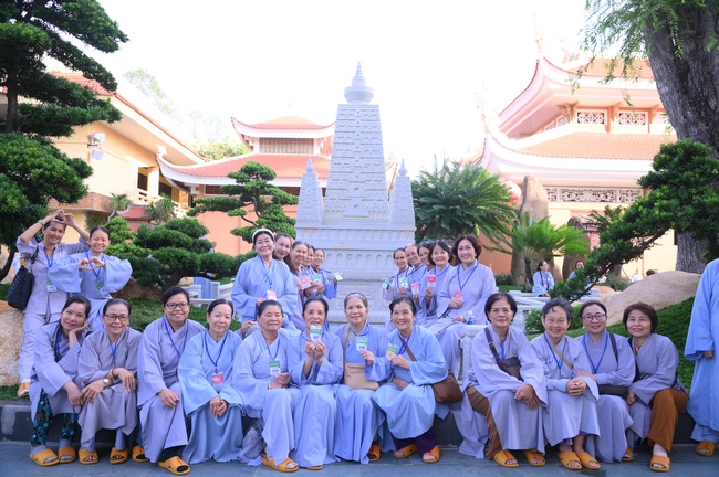 Pháp thoại Dạy Niệm Phật Trả Hiếu Cho Mẹ - HT. Thích Nhật Hỷ | Khoá tu Phật thất 109.