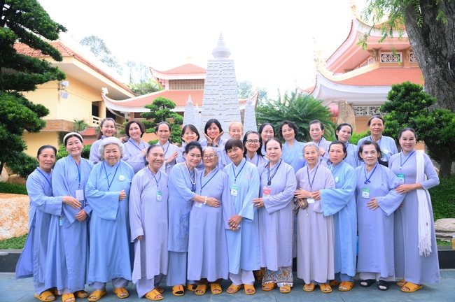 Pháp thoại Dạy Niệm Phật Trả Hiếu Cho Mẹ - HT. Thích Nhật Hỷ | Khoá tu Phật thất 109.