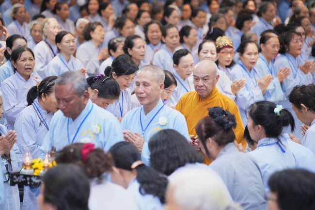Pháp thoại Dạy Niệm Phật Trả Hiếu Cho Mẹ - HT. Thích Nhật Hỷ | Khoá tu Phật thất 109.
