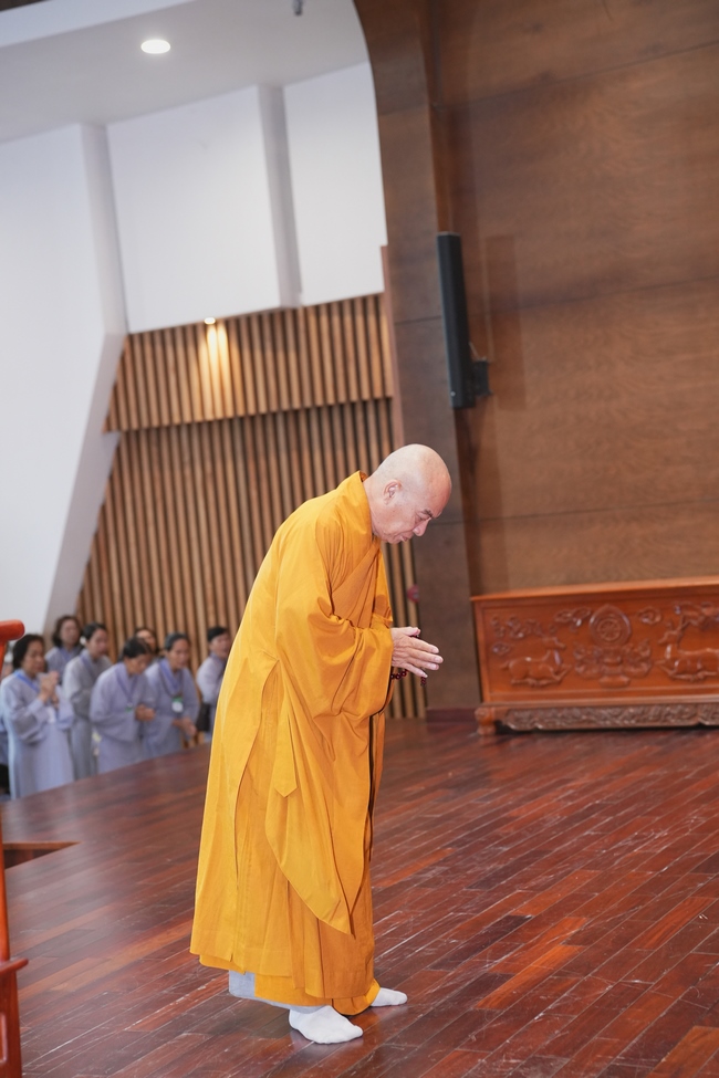 Pháp thoại Dạy Niệm Phật Trả Hiếu Cho Mẹ - HT. Thích Nhật Hỷ | Khoá tu Phật thất 109.