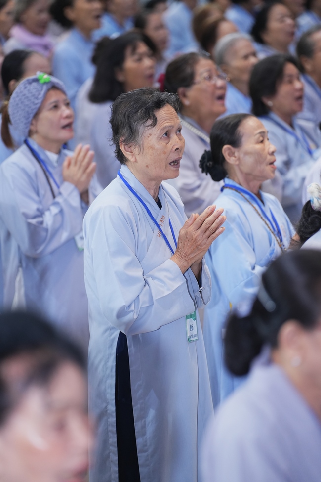 Pháp thoại Dạy Niệm Phật Trả Hiếu Cho Mẹ - HT. Thích Nhật Hỷ | Khoá tu Phật thất 109.