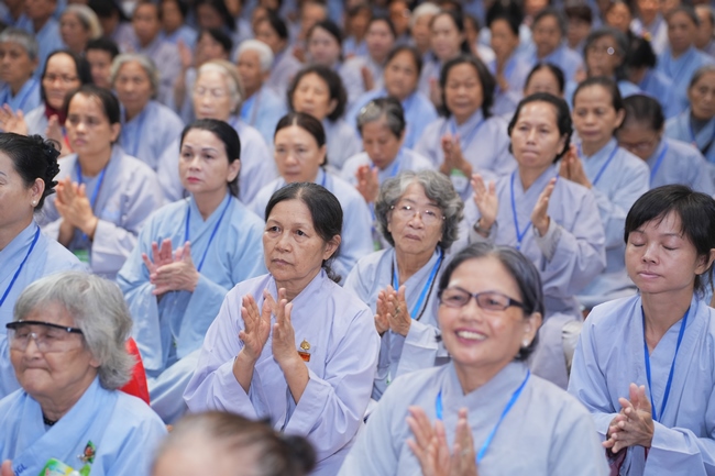Pháp thoại Dạy Niệm Phật Trả Hiếu Cho Mẹ - HT. Thích Nhật Hỷ | Khoá tu Phật thất 109.
