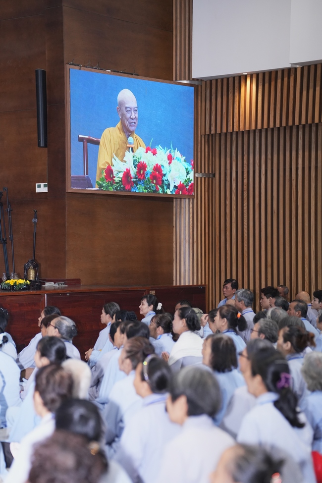 Pháp thoại Dạy Niệm Phật Trả Hiếu Cho Mẹ - HT. Thích Nhật Hỷ | Khoá tu Phật thất 109.